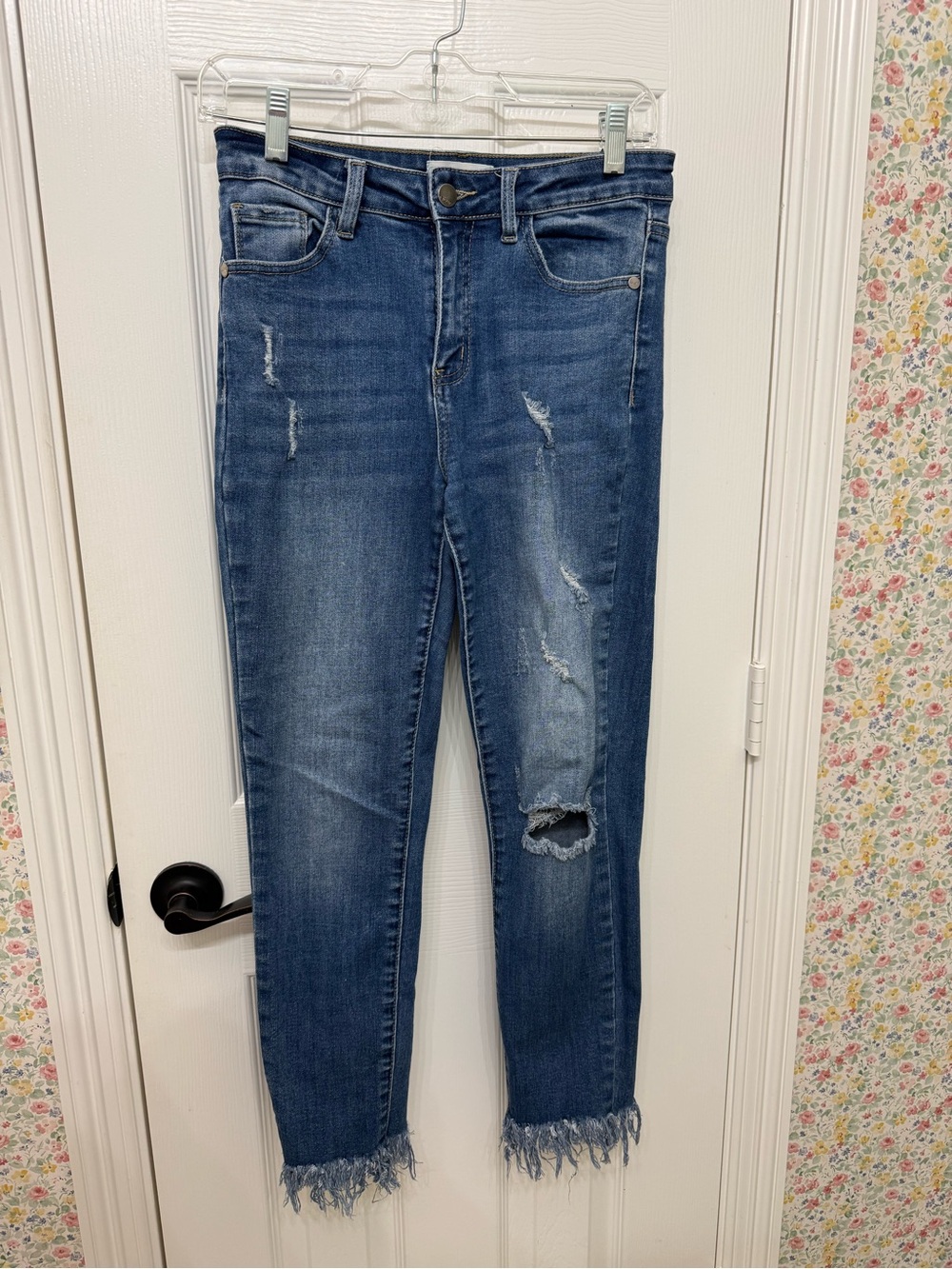 Distressed Ankle Crop Jeans in Medium Blue with Frayed Hem